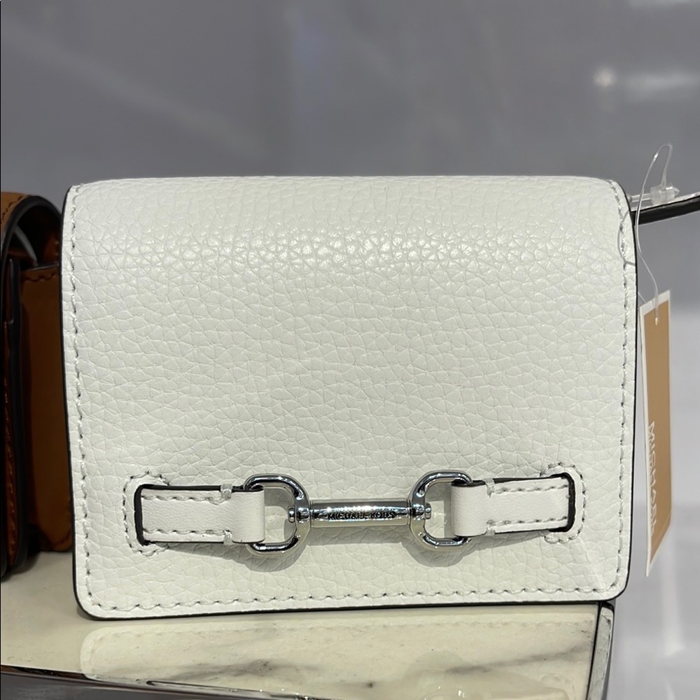 MICHAEL KORS Carson Small Pebbled Leather Wallet
OPTIC WHITE
NWT - Picture 4 of 16